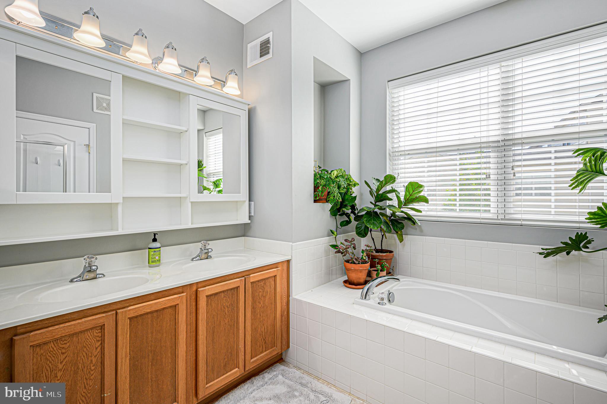 LANSDOWNE TOWN CENTER CONDOS - Residential