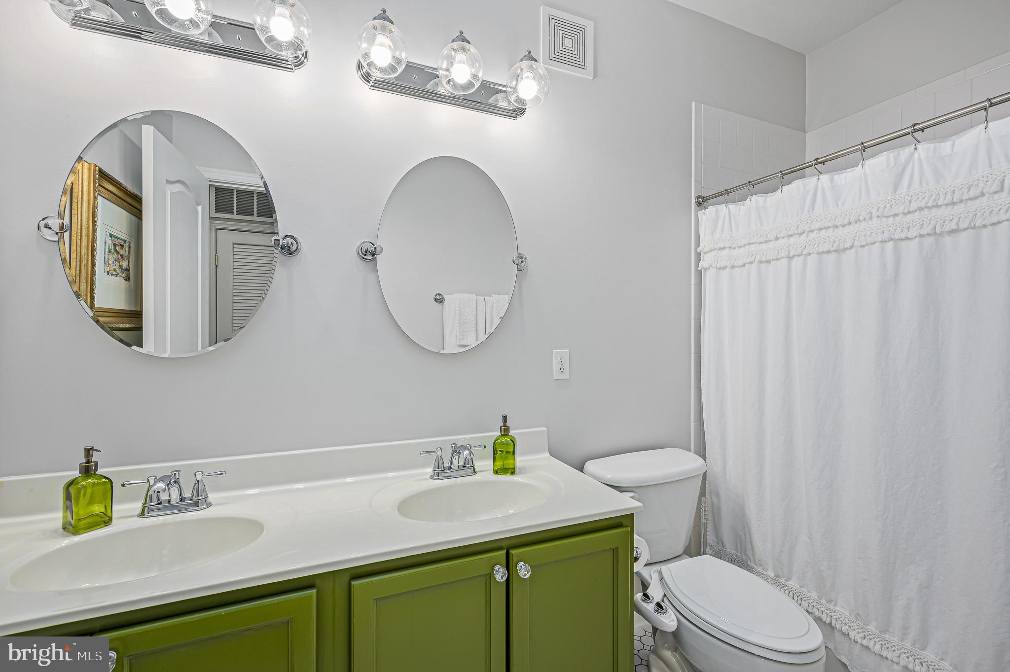 LANSDOWNE TOWN CENTER CONDOS - Residential