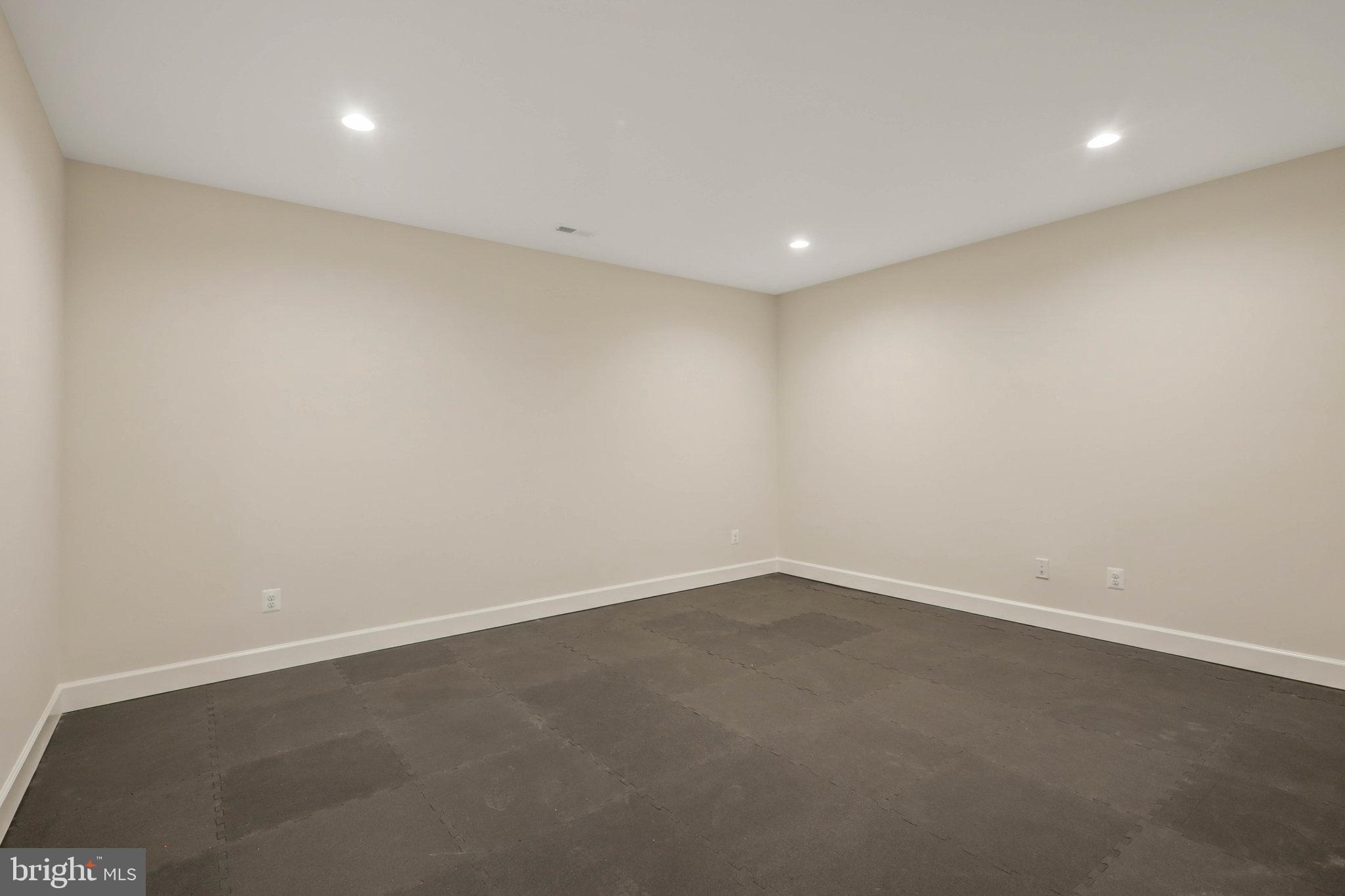 EAST FALLS CHURCH - Residential