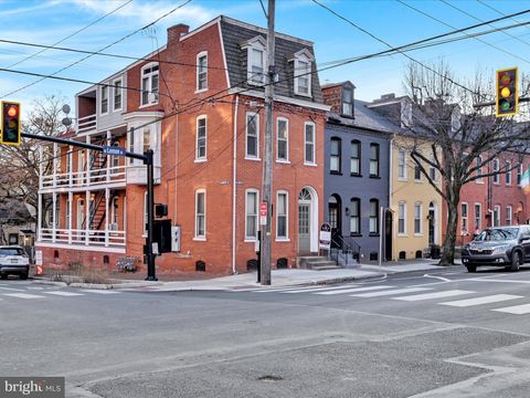 Photo of 402 W Lemon Street, LANCASTER, PA 17603 (MLS # PALA2072932)