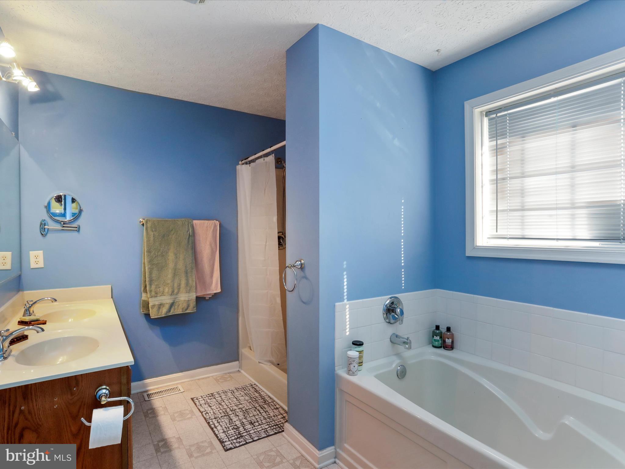 LAUREL RIDGE - Residential