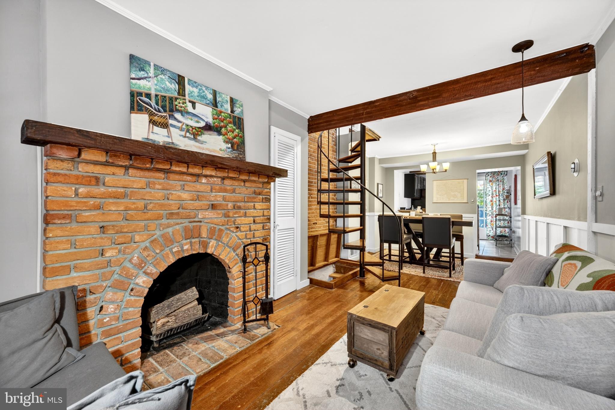 11 E WHEELING STREET