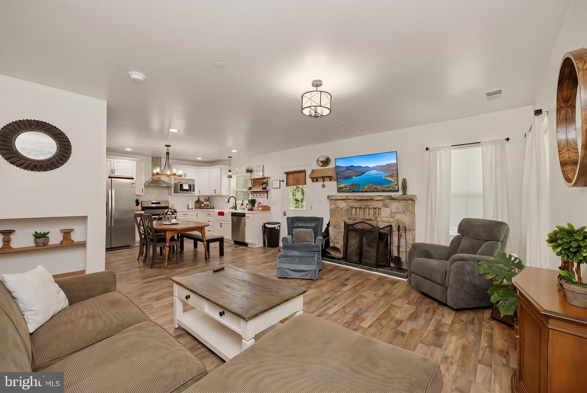 943 PARADISE HEIGHTS