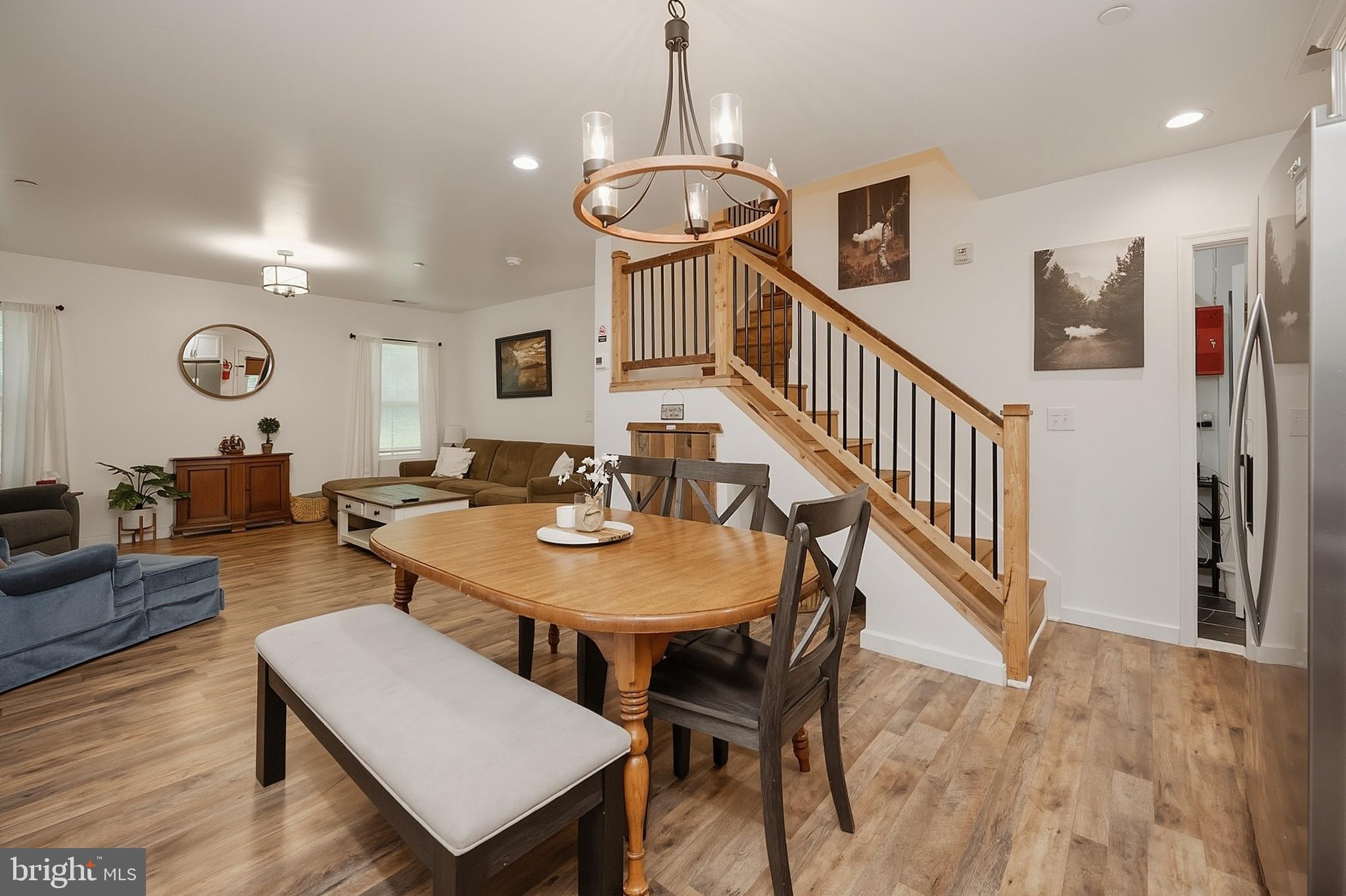 943 PARADISE HEIGHTS
