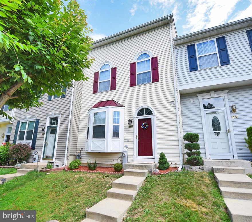 Priced to Sell! Move-in ready 4 finished level townhouse-LR w/ hardwood floors-Spacious kitchen/DR - leading to deck & fully fence yard.Lower level with finished rooms &  full bath (jetted tub) offers this possibility. Upper level has its own private loft (4th flr)& fin.attic space (walk-in)Storage Galore! New Roof 2017 & appliances/flooring(UL & kitchen)> 5 yrs old.1 yr HMS warranty included.