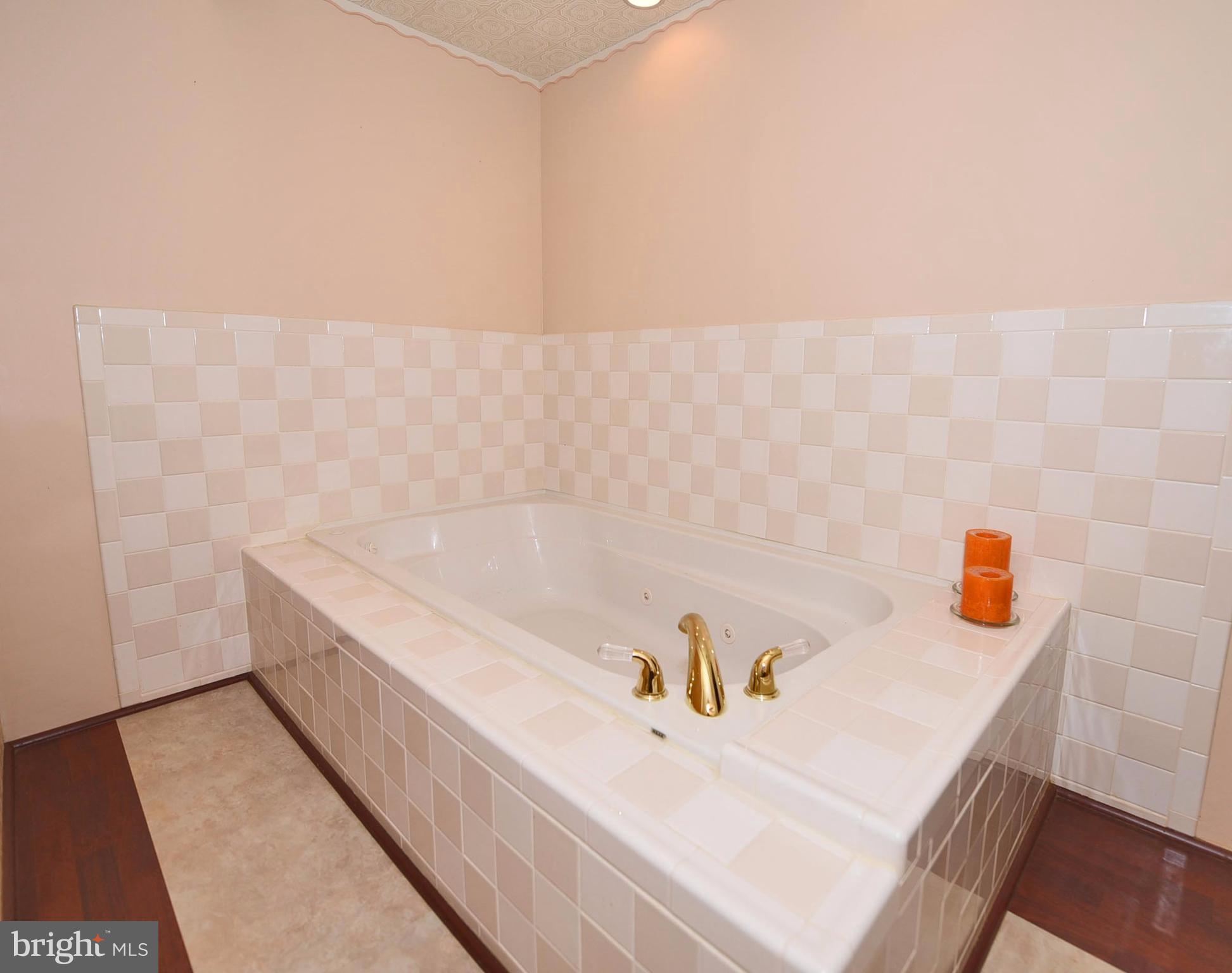 WOODS OF BAYVIEW - Residential