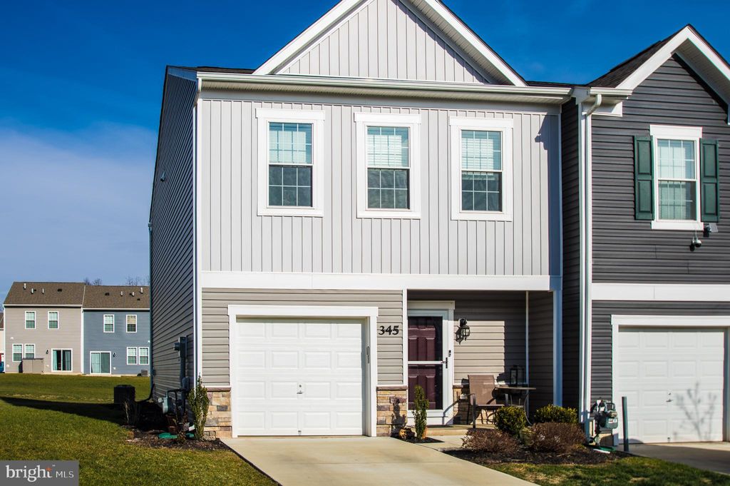 Photo of 345 Maple Run Drive, YORK, PA 17404 (MLS # PAYK2094922)