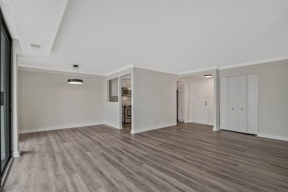 1401 N RHODES STREET 301