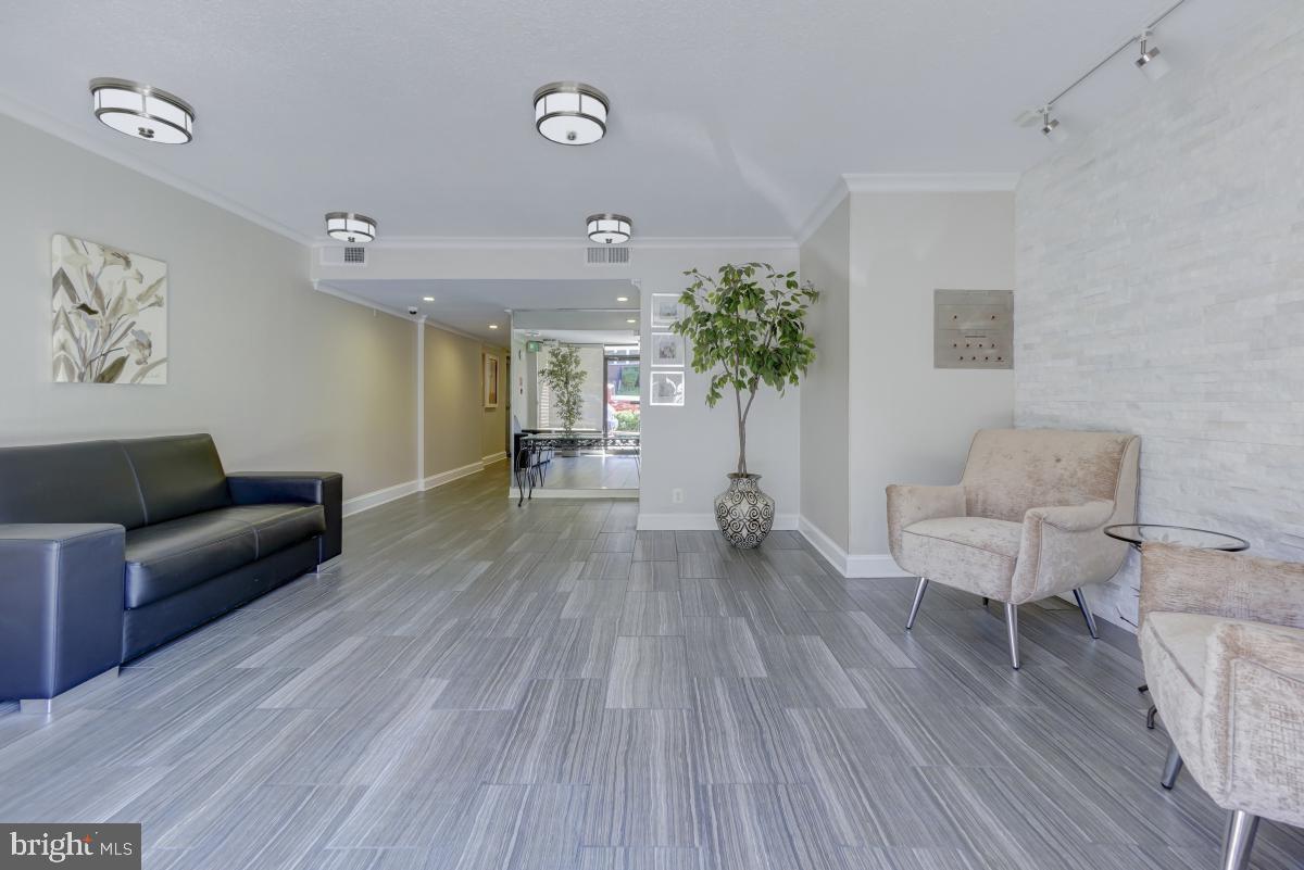 1401 N RHODES STREET 301
