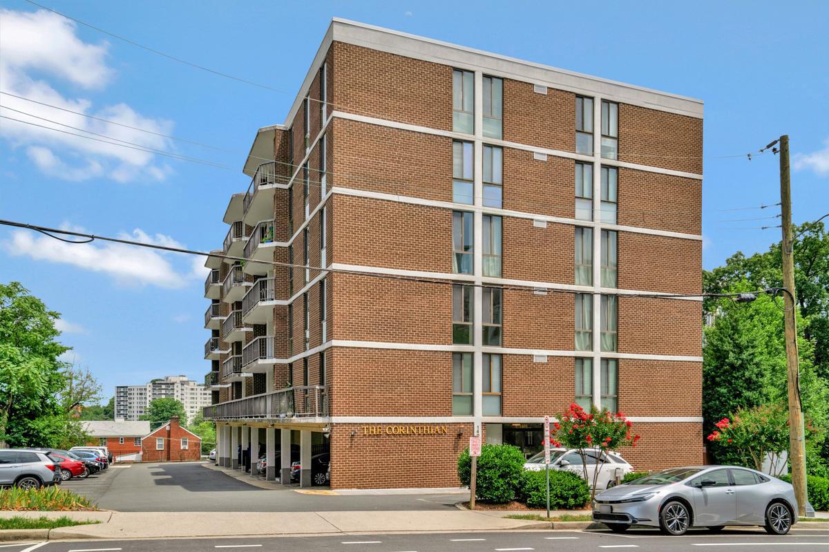 1401 N RHODES STREET 301