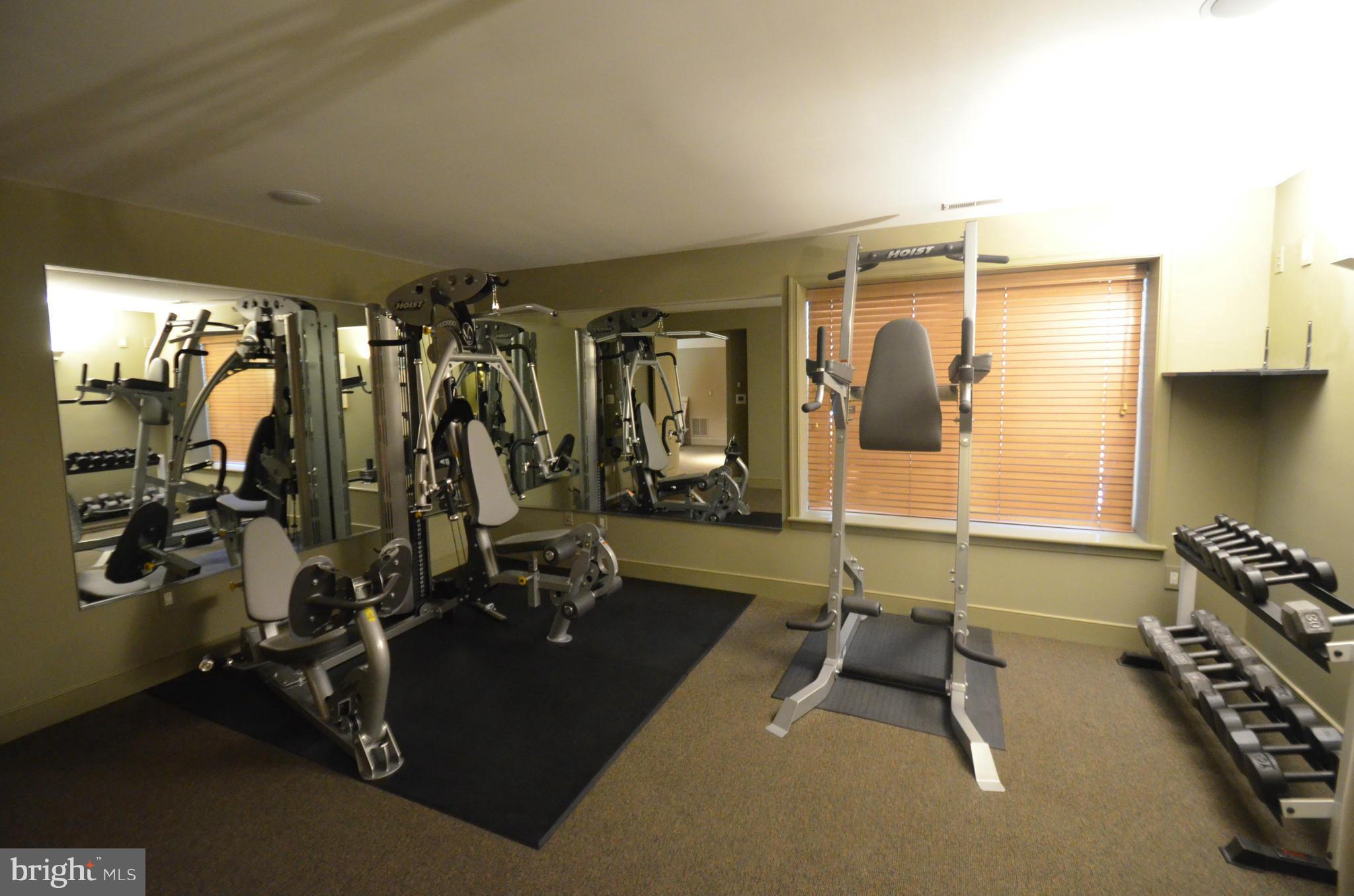 ROLAND PARK - Residential