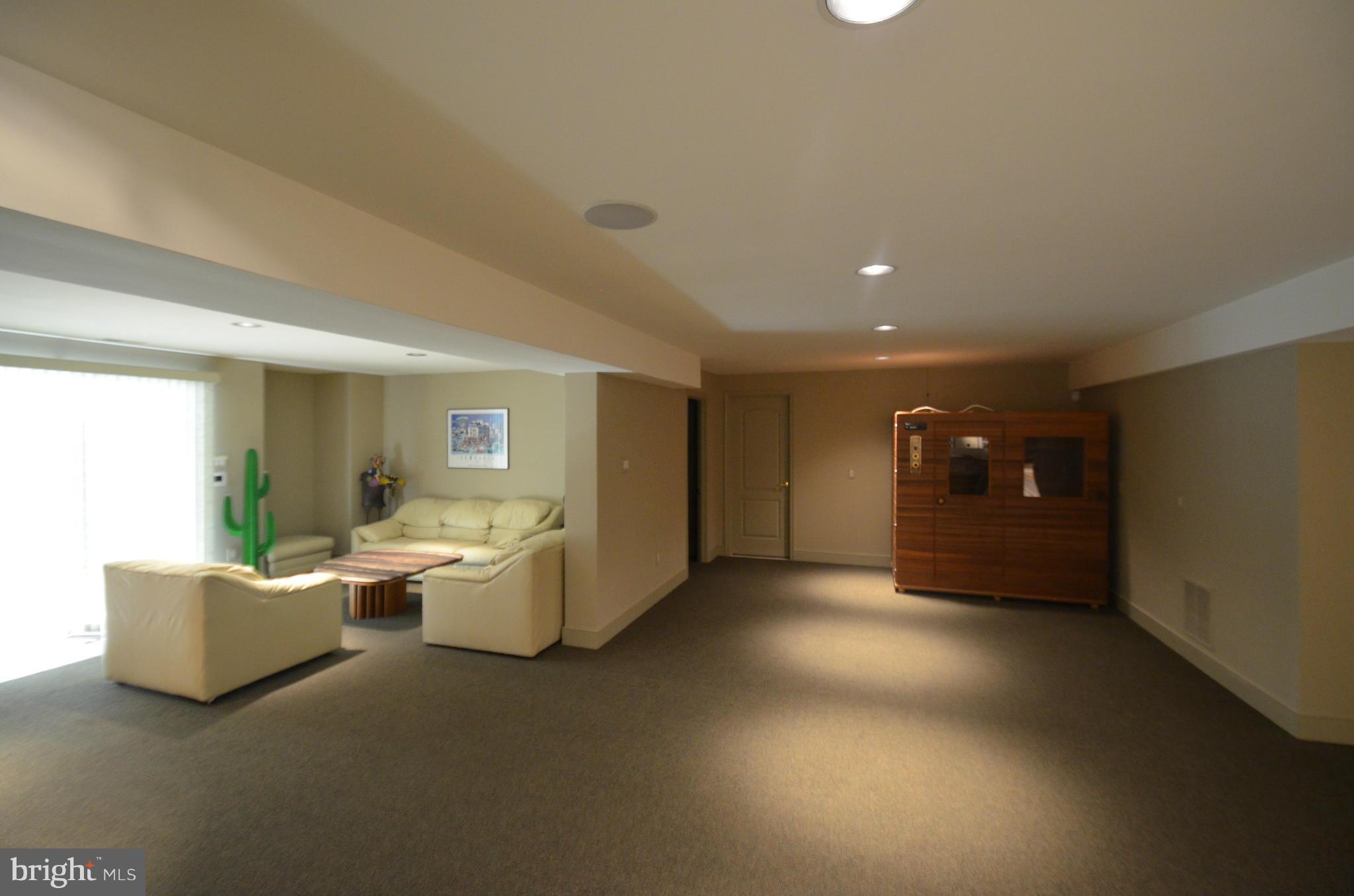 ROLAND PARK - Residential