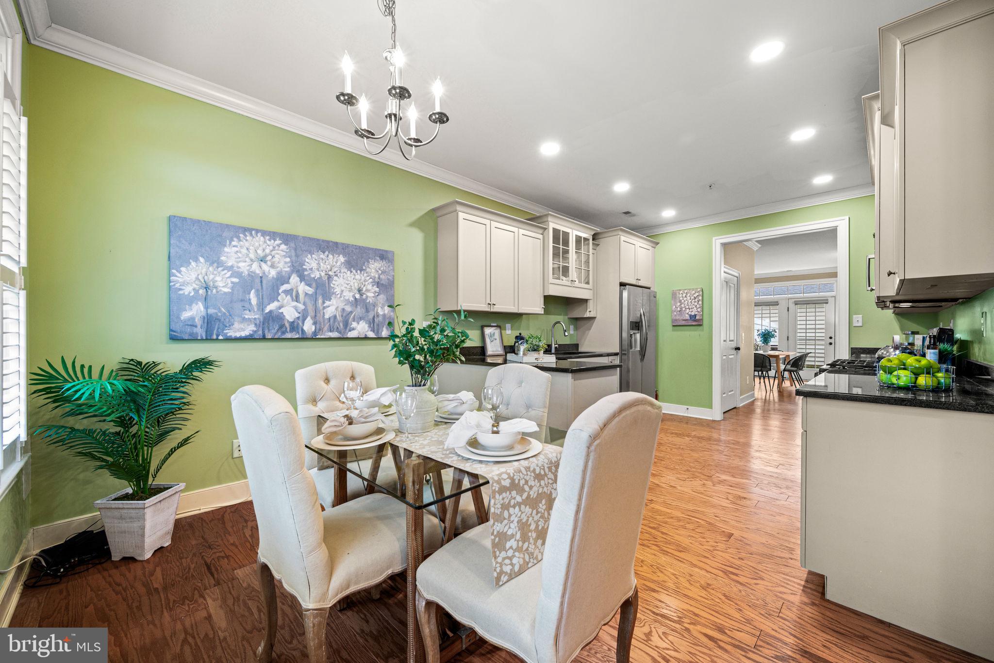 639 W MULBERRY STREET