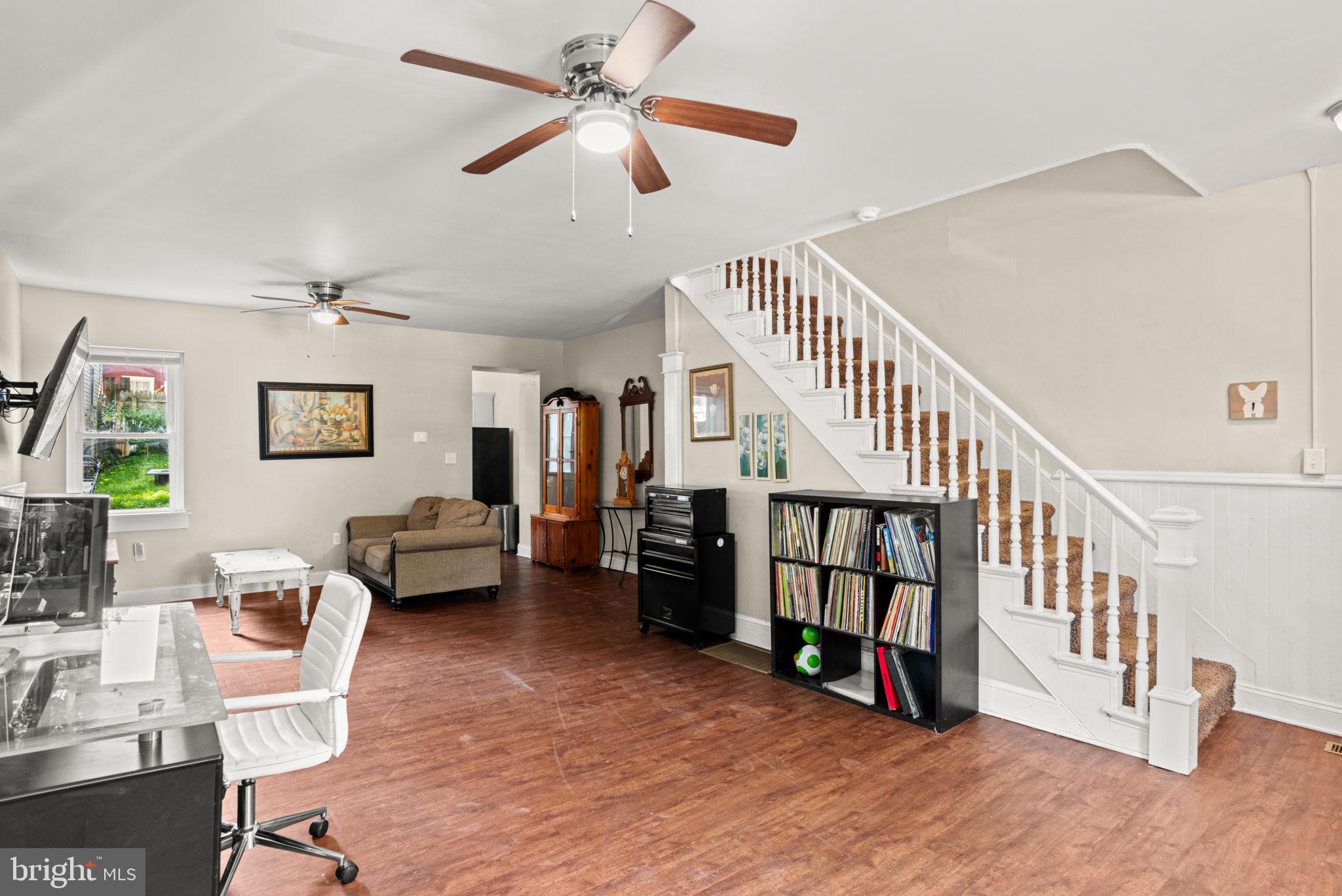 230 W STRAWBERRY STREET