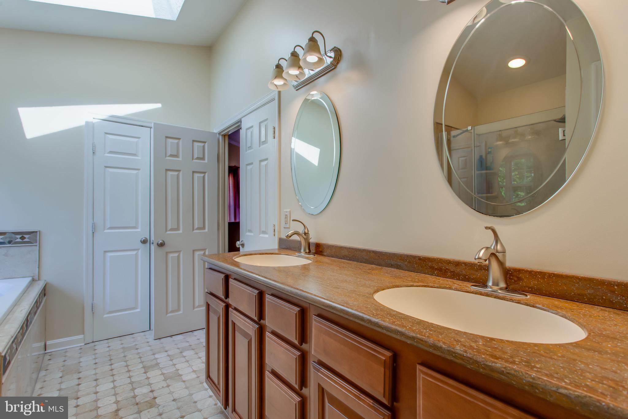 ASHFORD OAKS - Residential