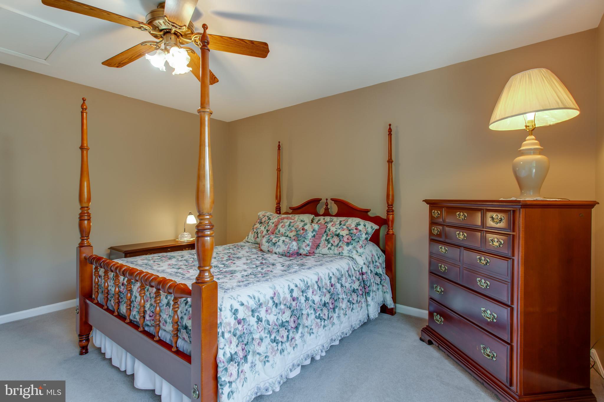 ASHFORD OAKS - Residential