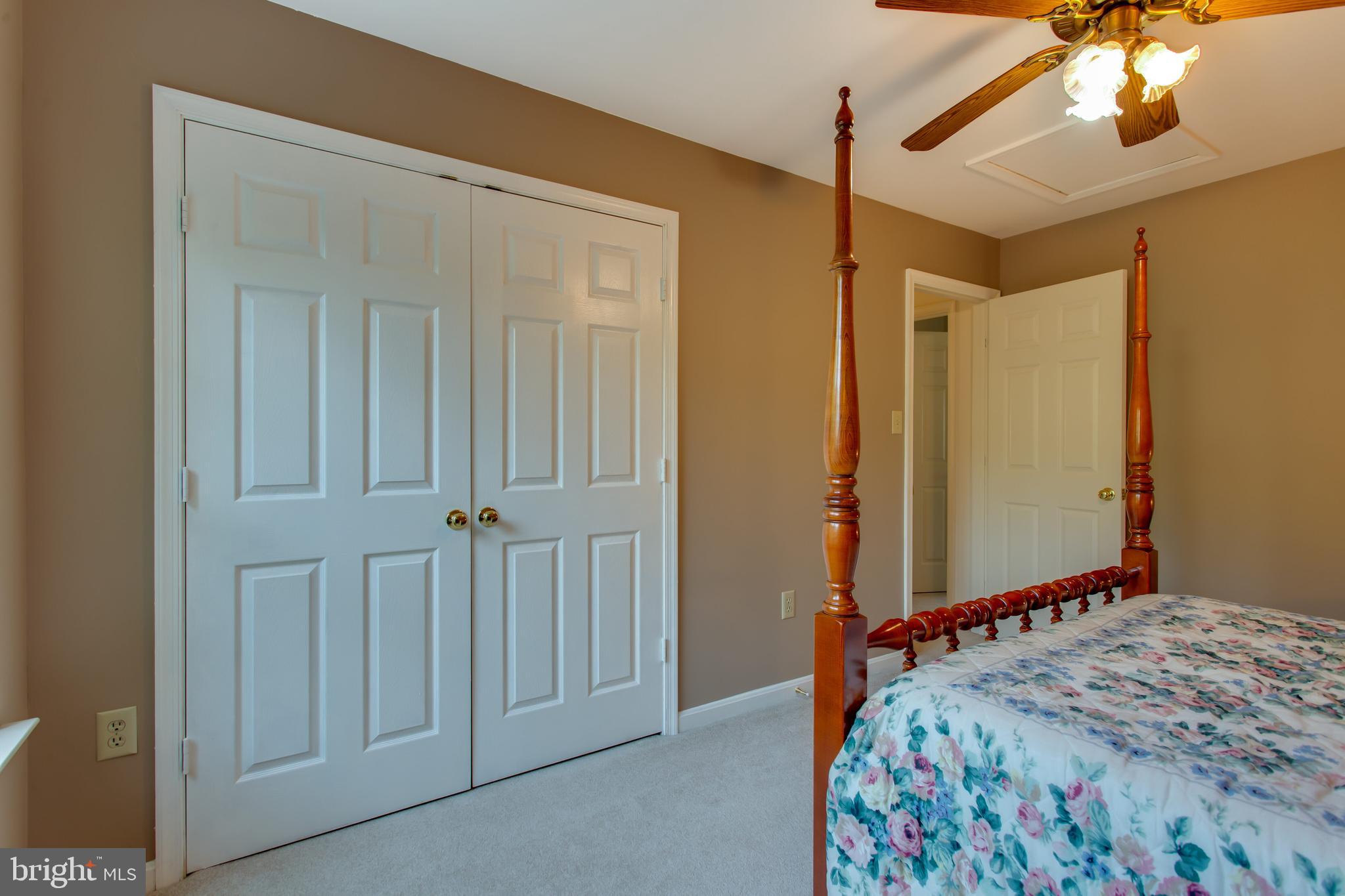 ASHFORD OAKS - Residential