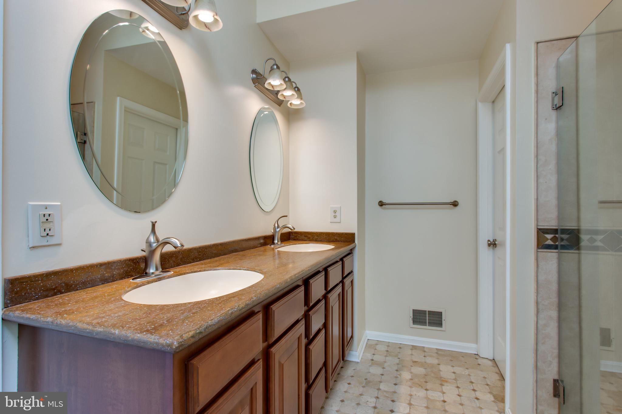 ASHFORD OAKS - Residential