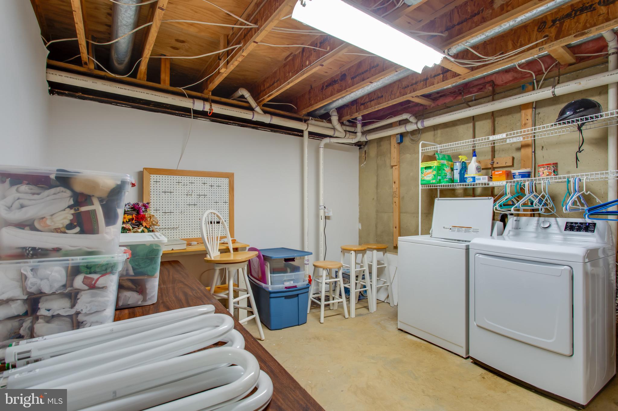 ASHFORD OAKS - Residential