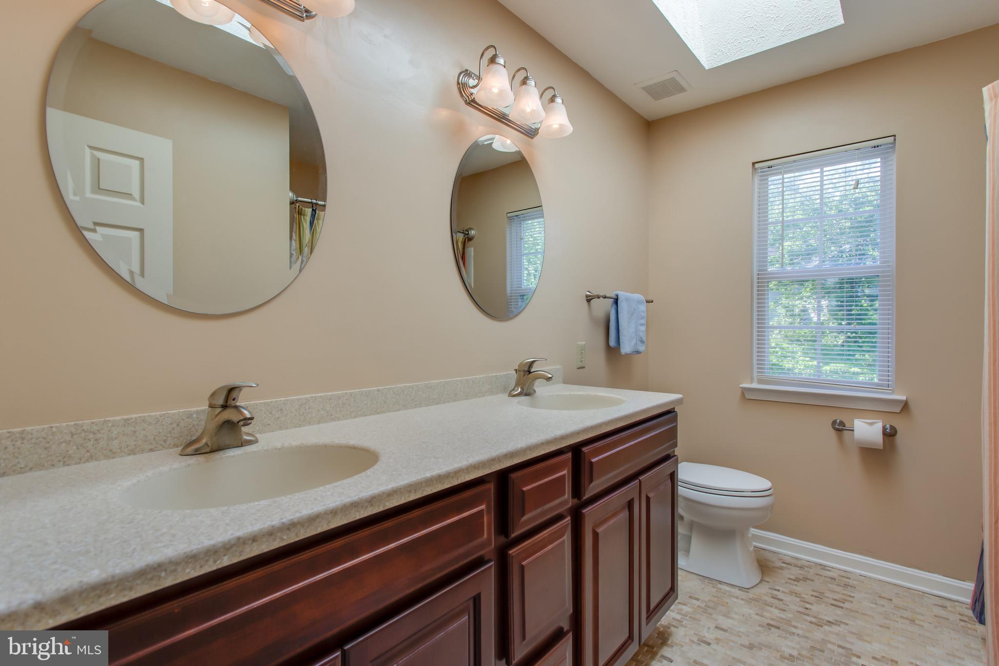 ASHFORD OAKS - Residential