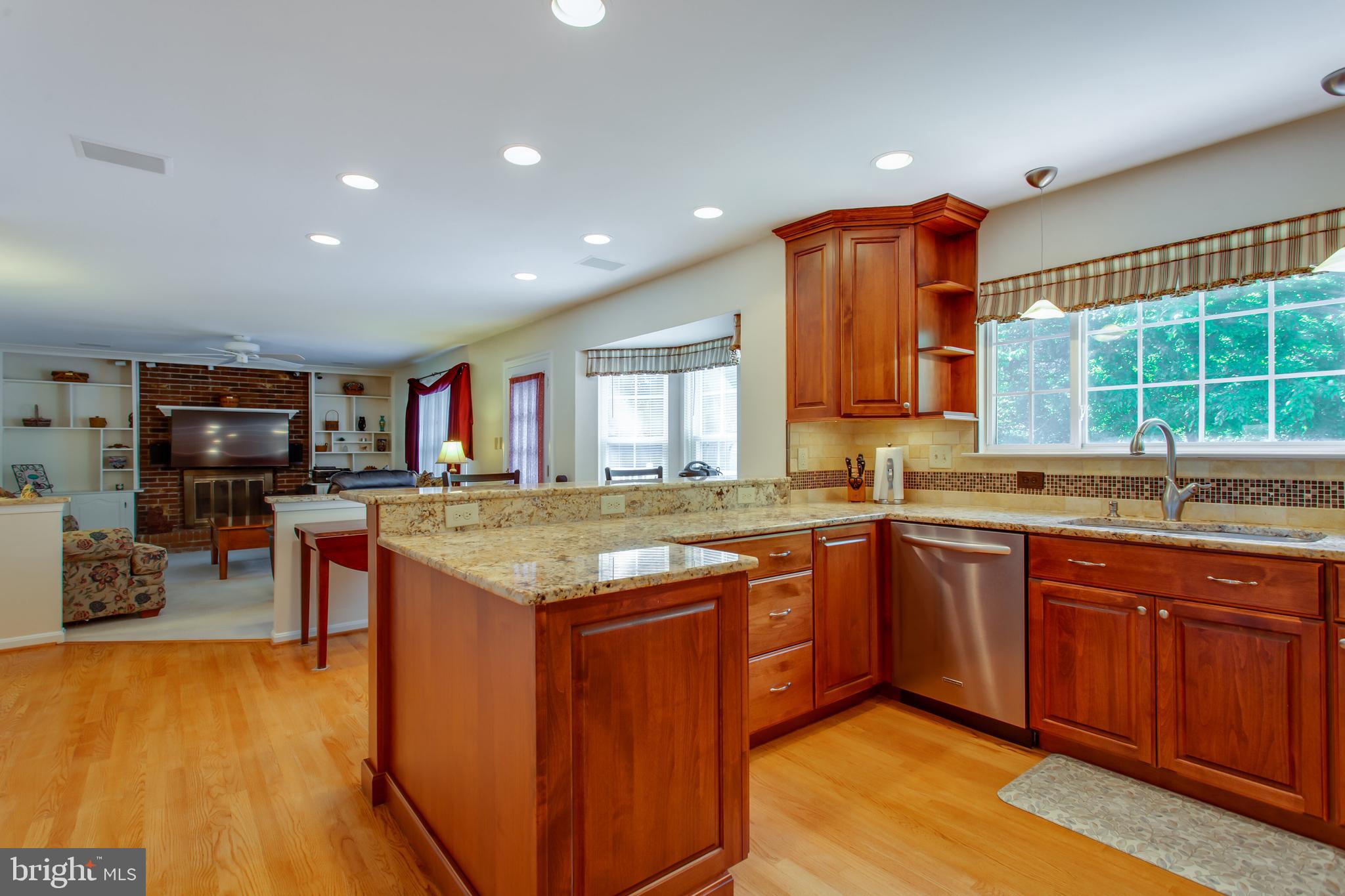 ASHFORD OAKS - Residential