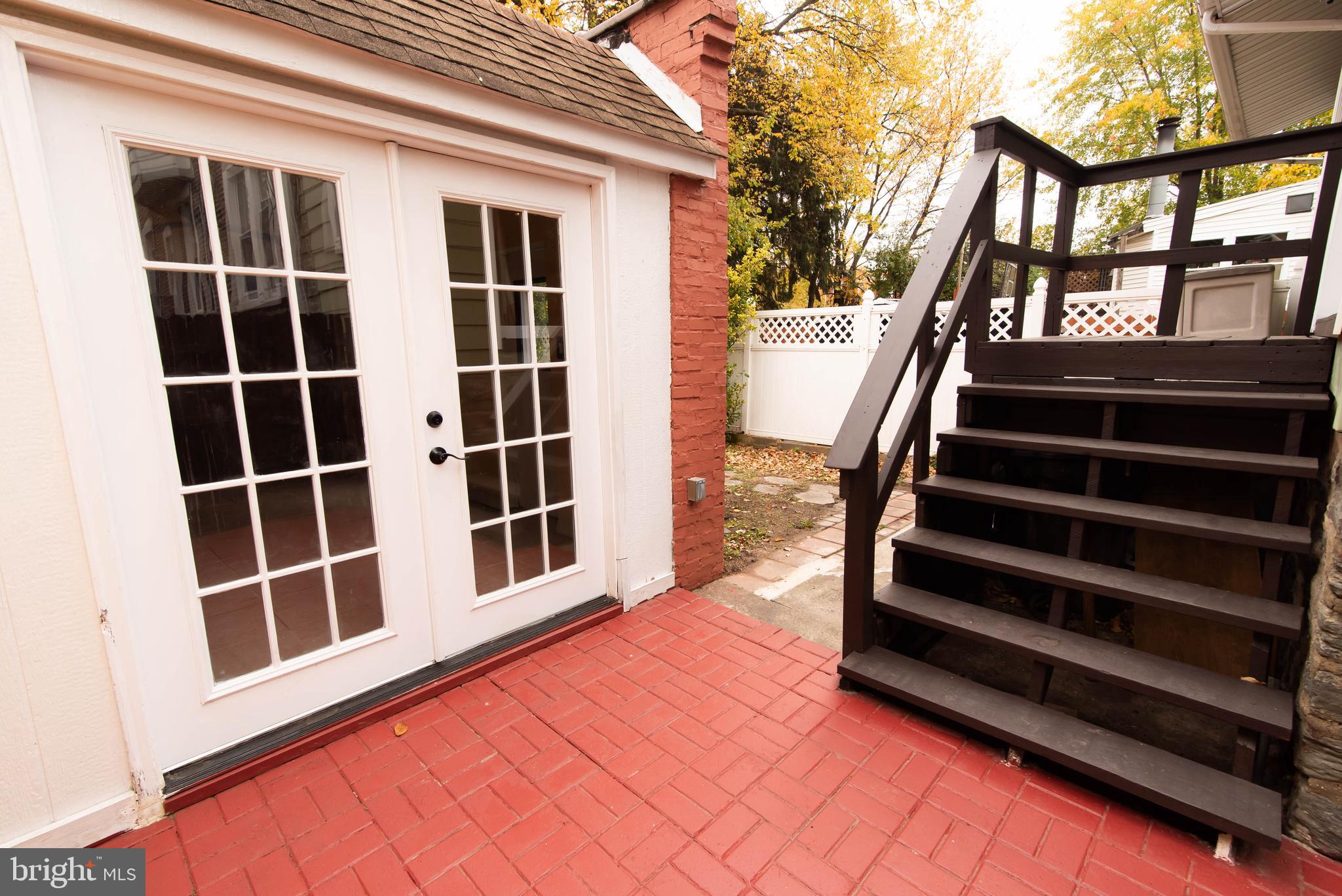 LAWNDALE - Residential