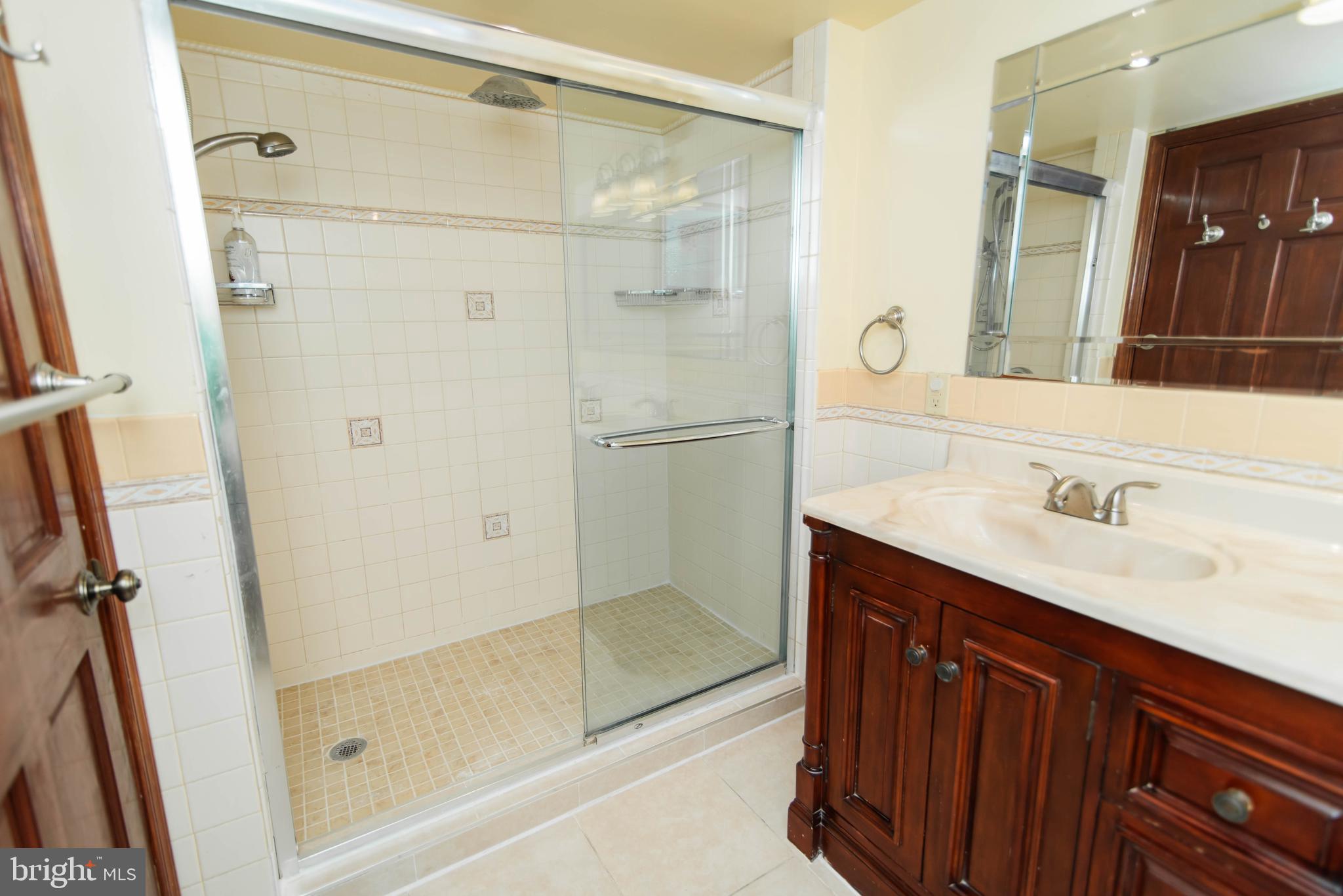 LAWNDALE - Residential