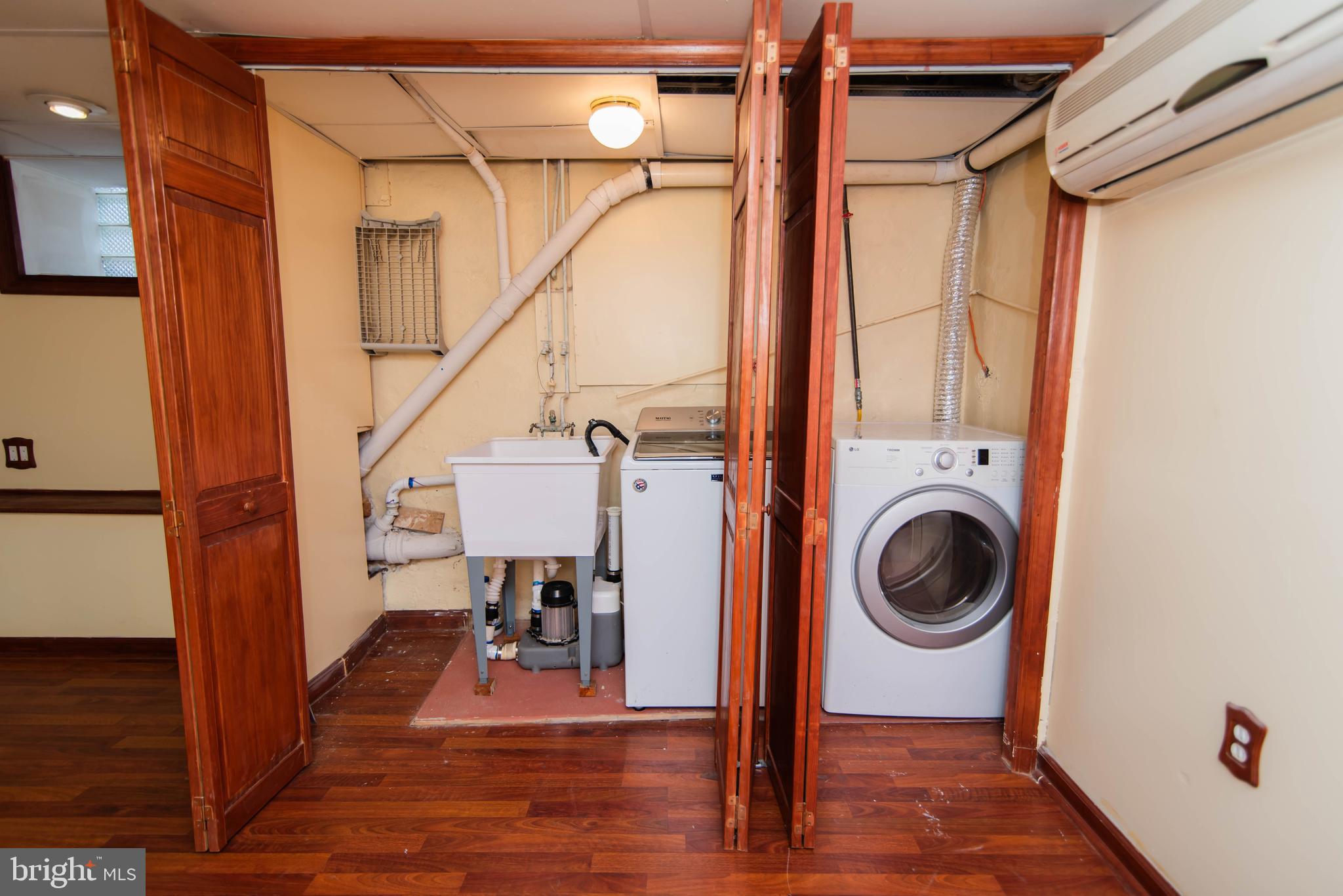 LAWNDALE - Residential