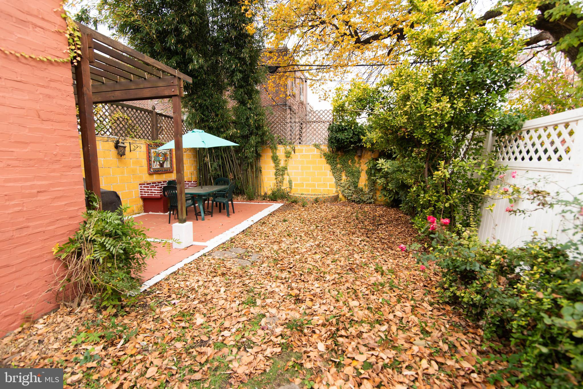 LAWNDALE - Residential