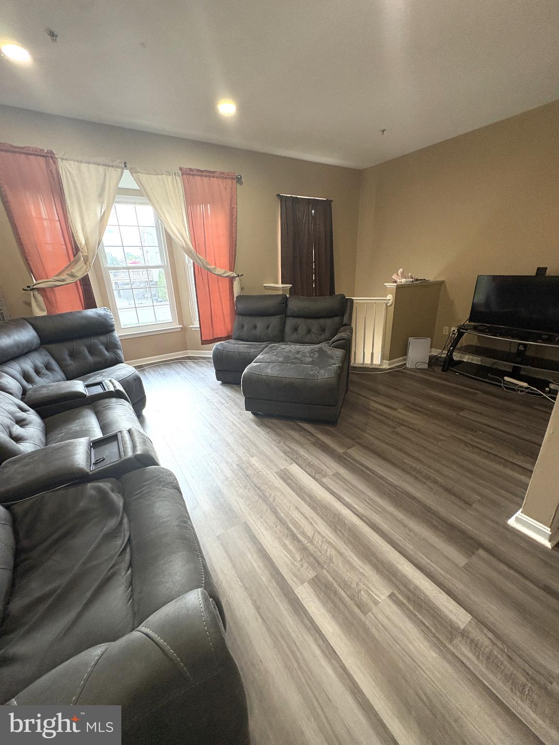 CARROLLWOOD MANOR - Residential
