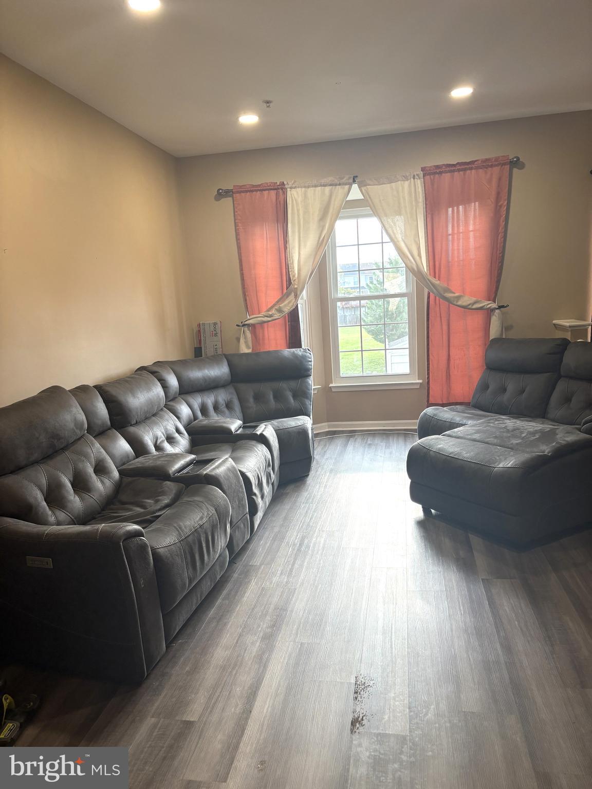 CARROLLWOOD MANOR - Residential