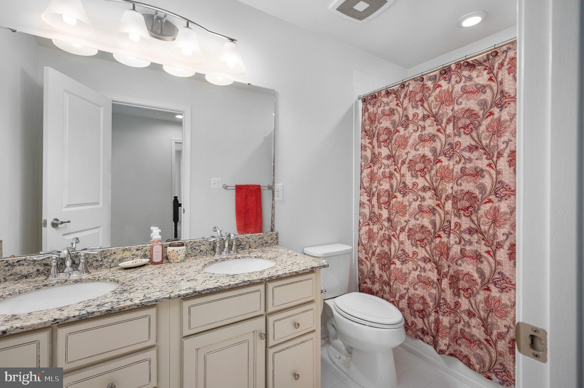 LEE'S PARKE - Residential