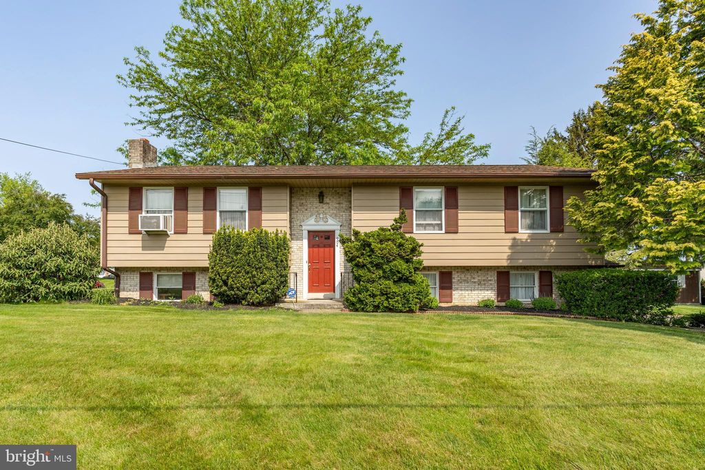 Photo of 904 N STATE ST, EPHRATA, PA 17522 (MLS # PALA2036050)