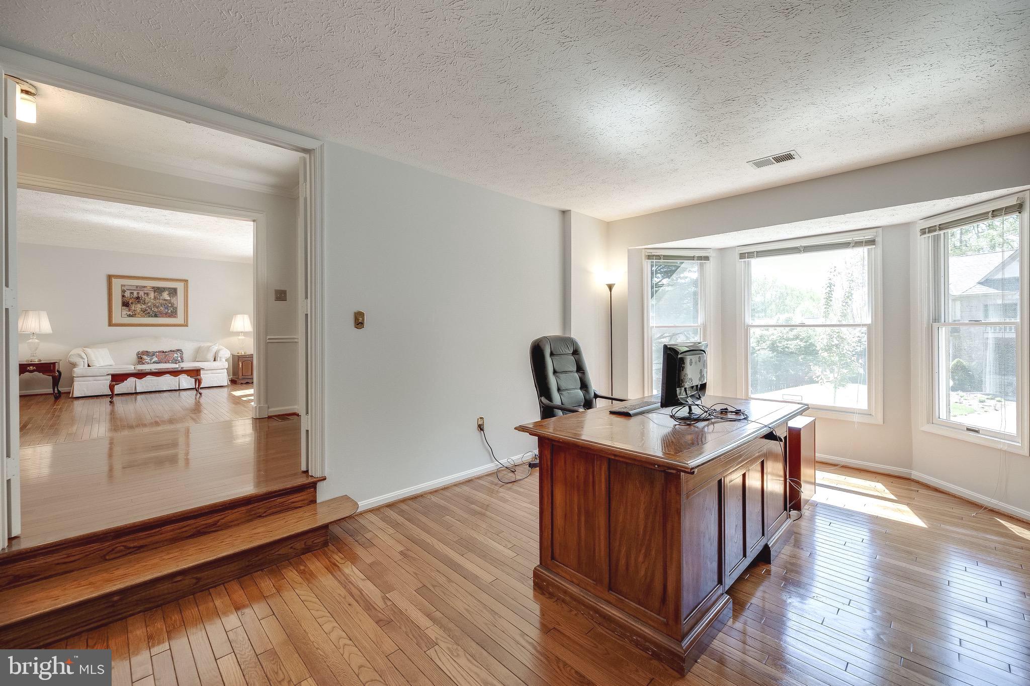 WOODED GLEN - Residential