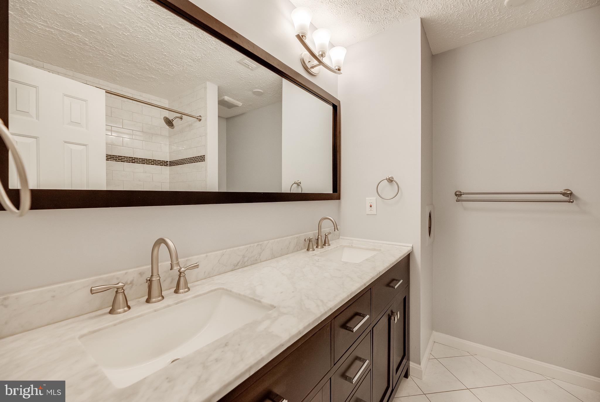 WOODED GLEN - Residential