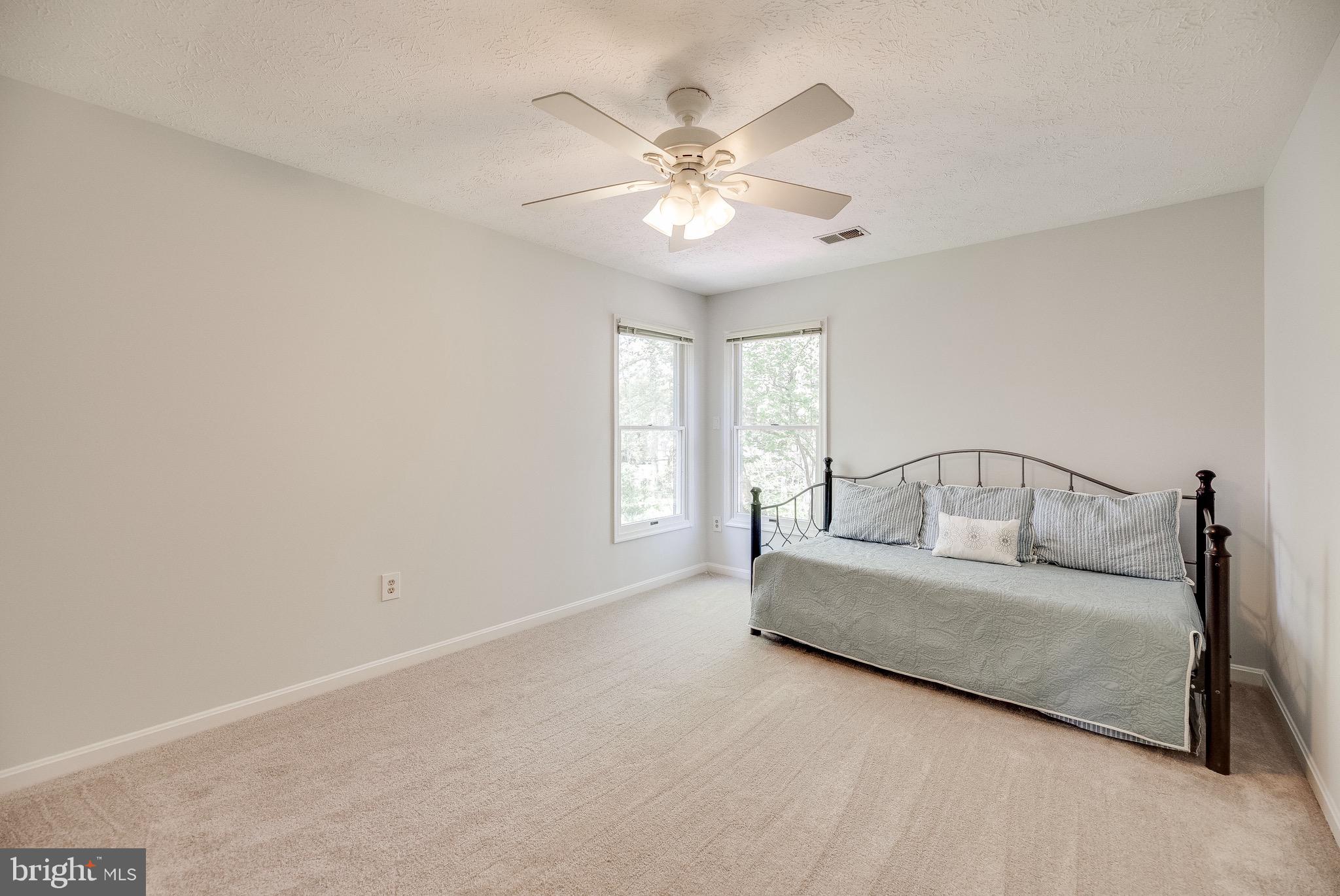 WOODED GLEN - Residential