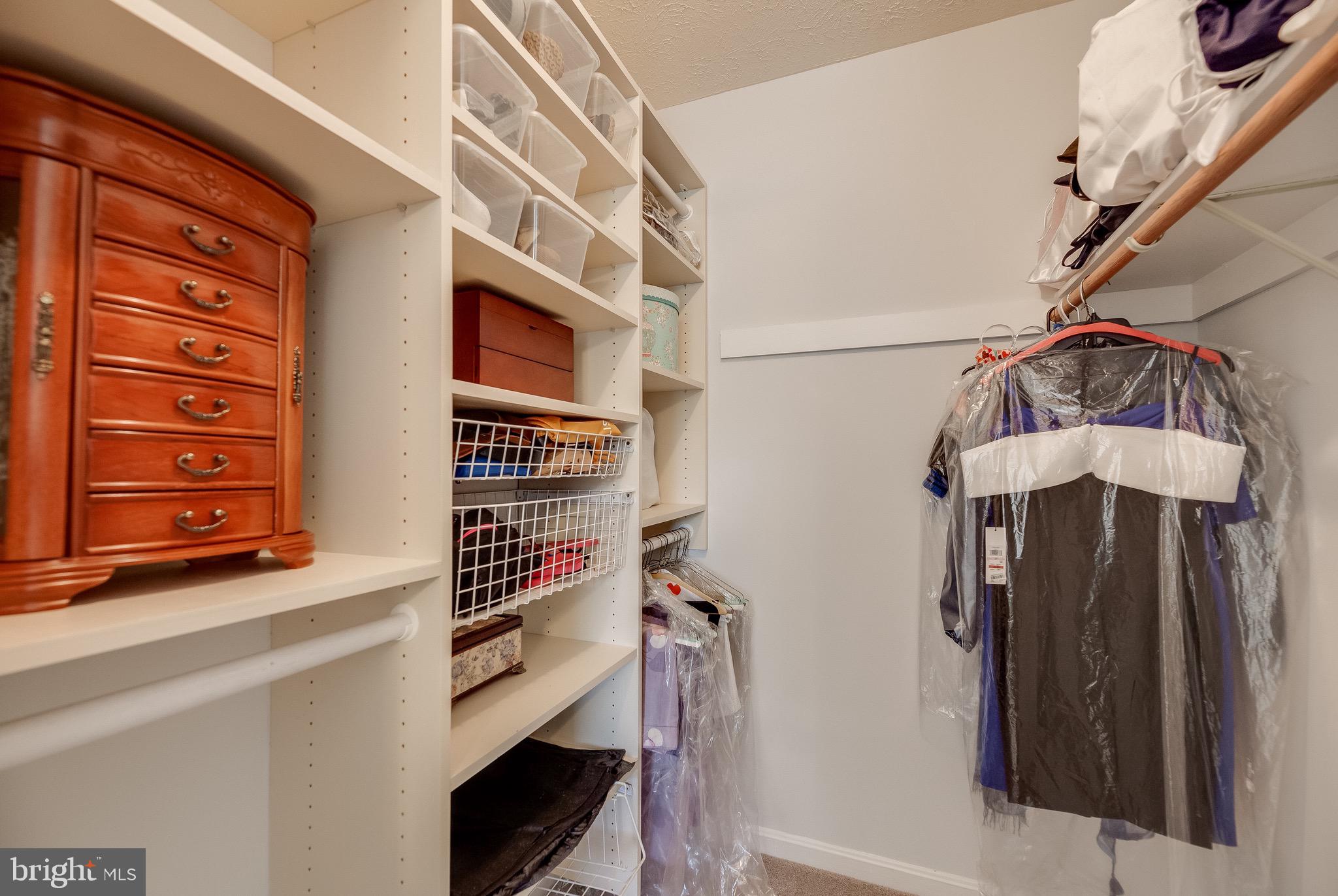 WOODED GLEN - Residential