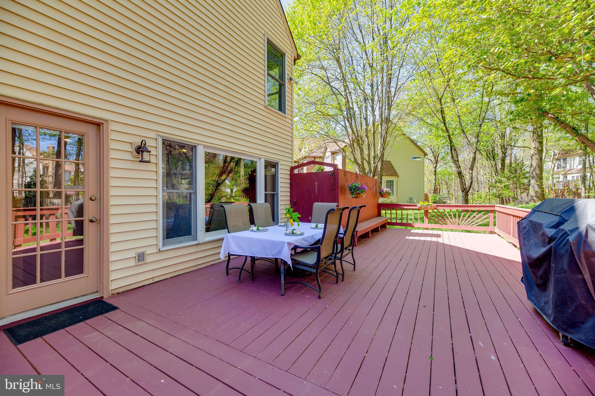 WOODED GLEN - Residential