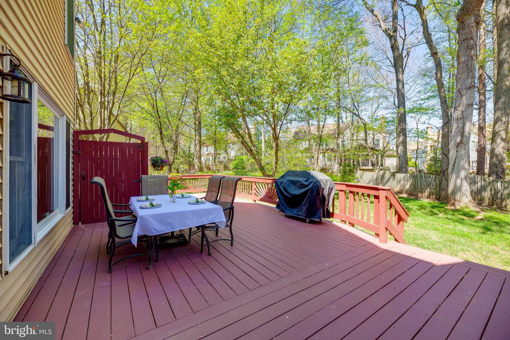 WOODED GLEN - Residential