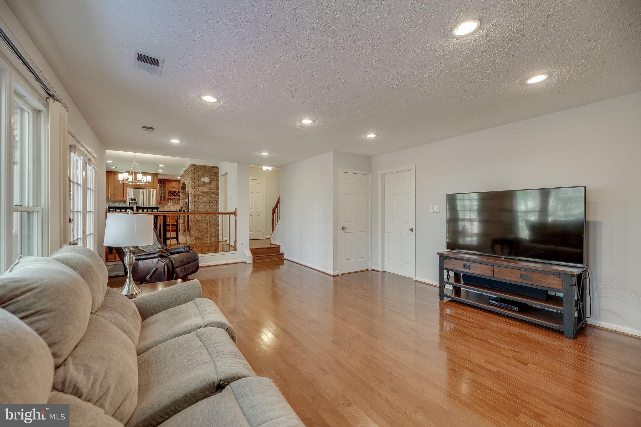 WOODED GLEN - Residential