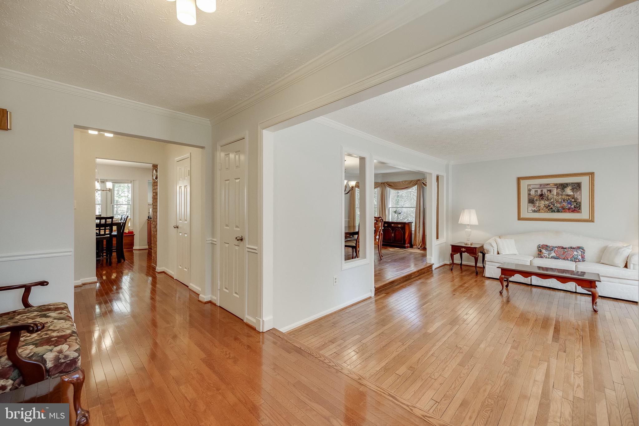 WOODED GLEN - Residential