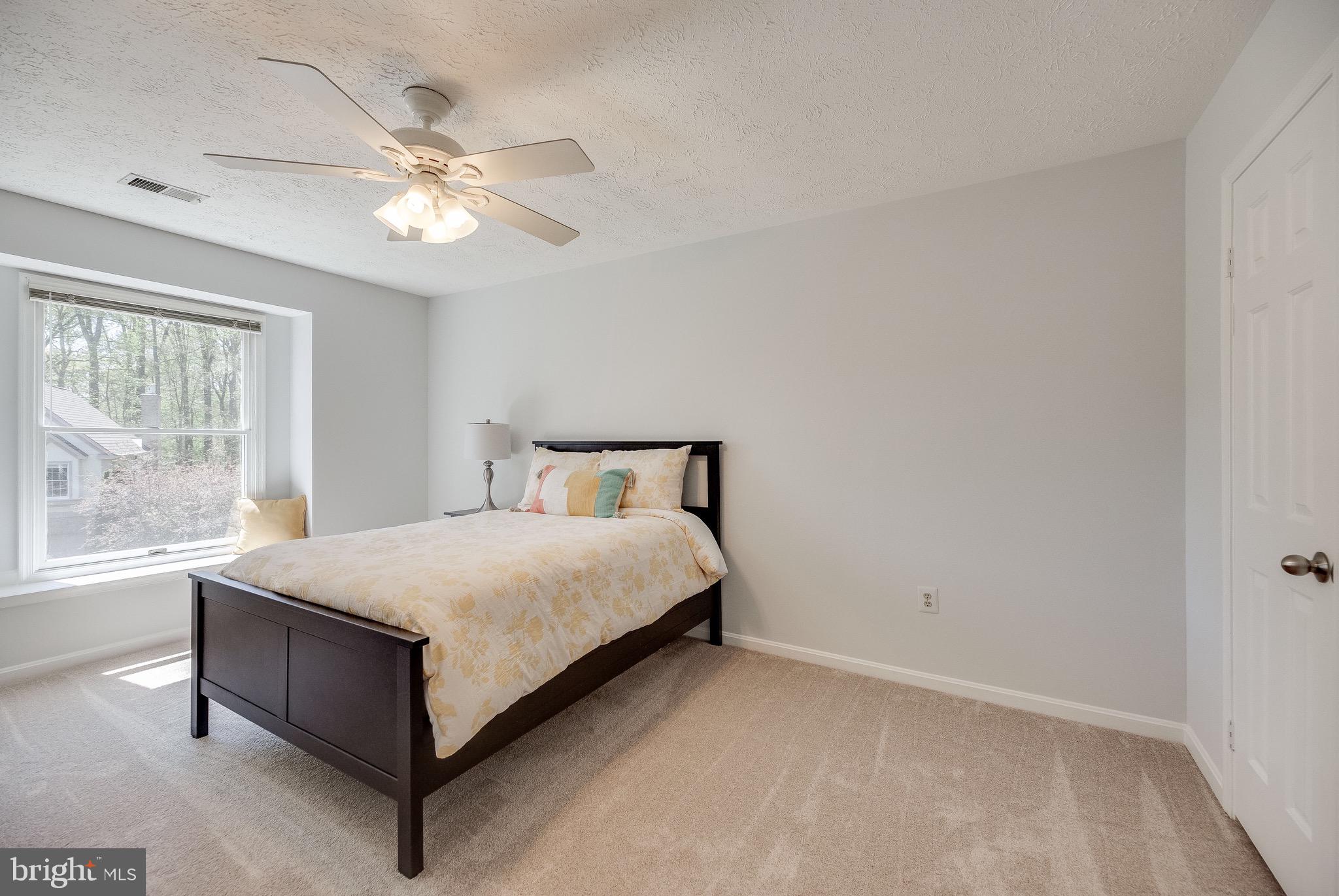 WOODED GLEN - Residential