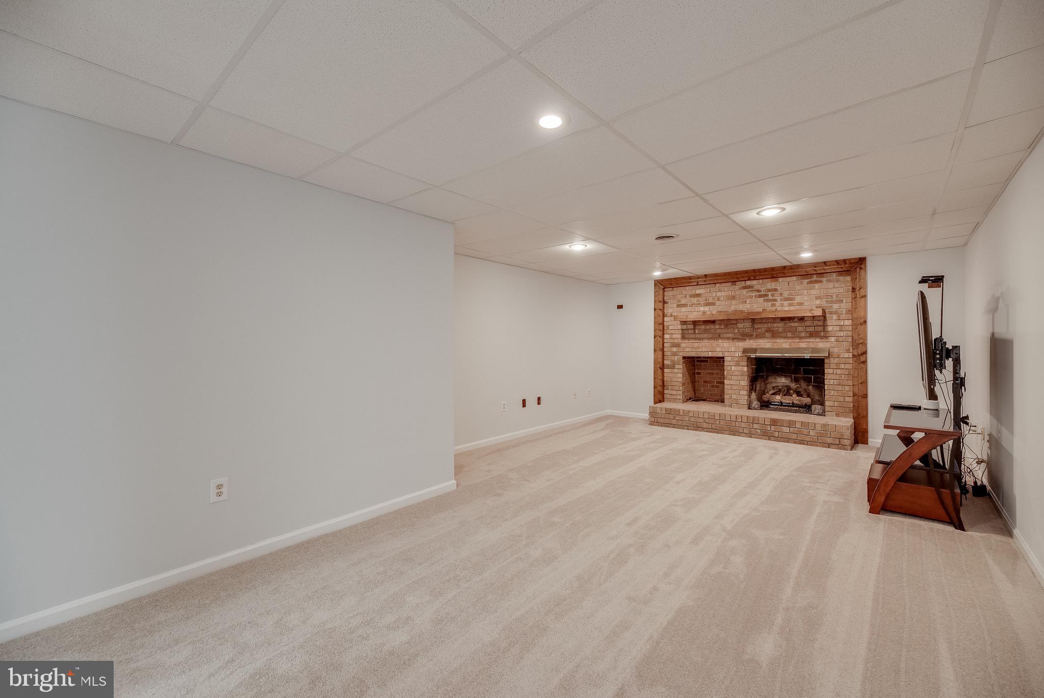 WOODED GLEN - Residential