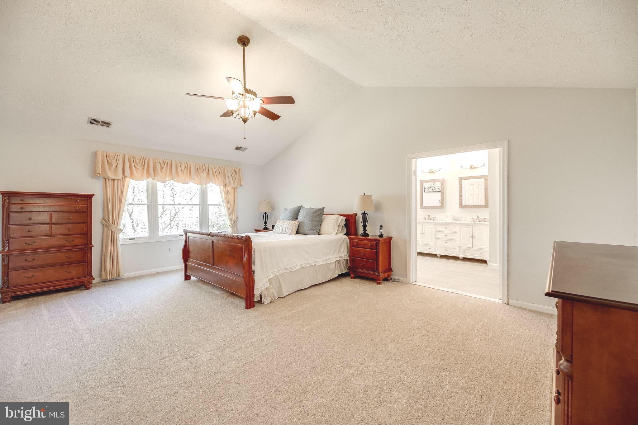 WOODED GLEN - Residential