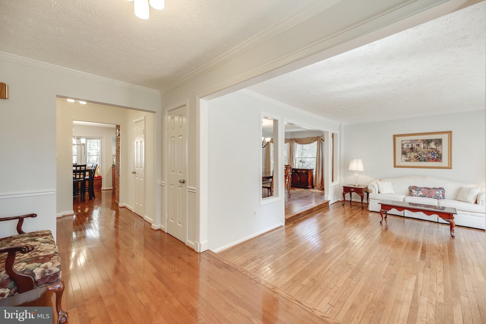 WOODED GLEN - Residential