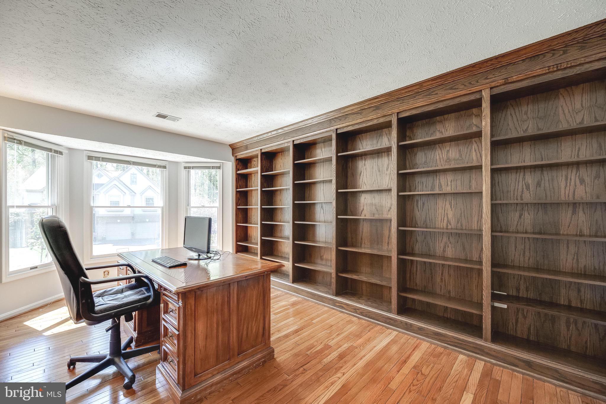 WOODED GLEN - Residential