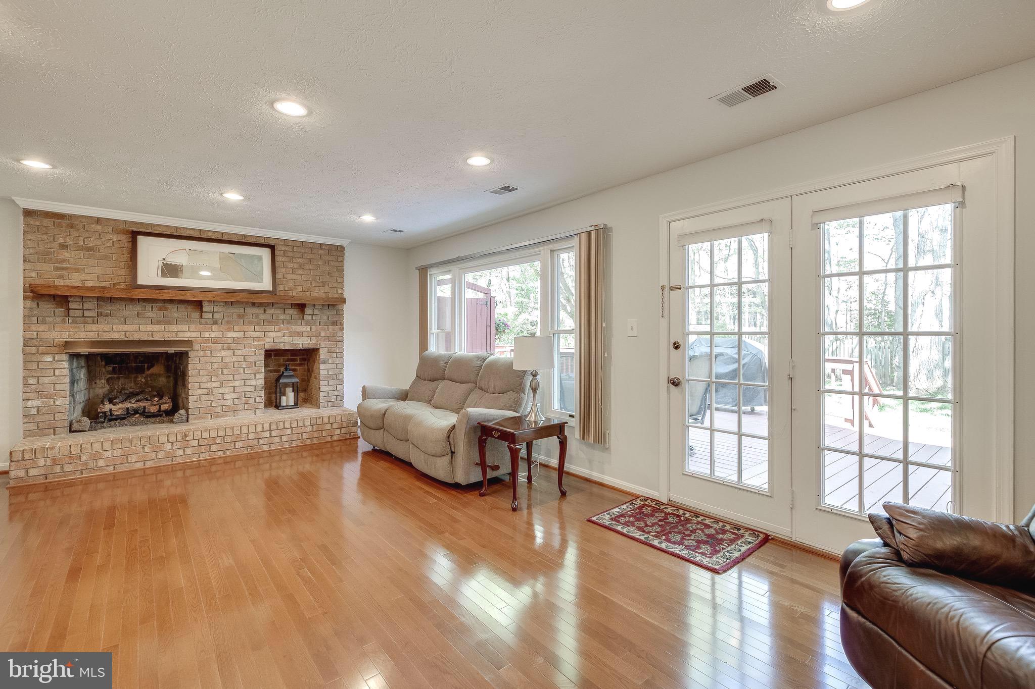 WOODED GLEN - Residential