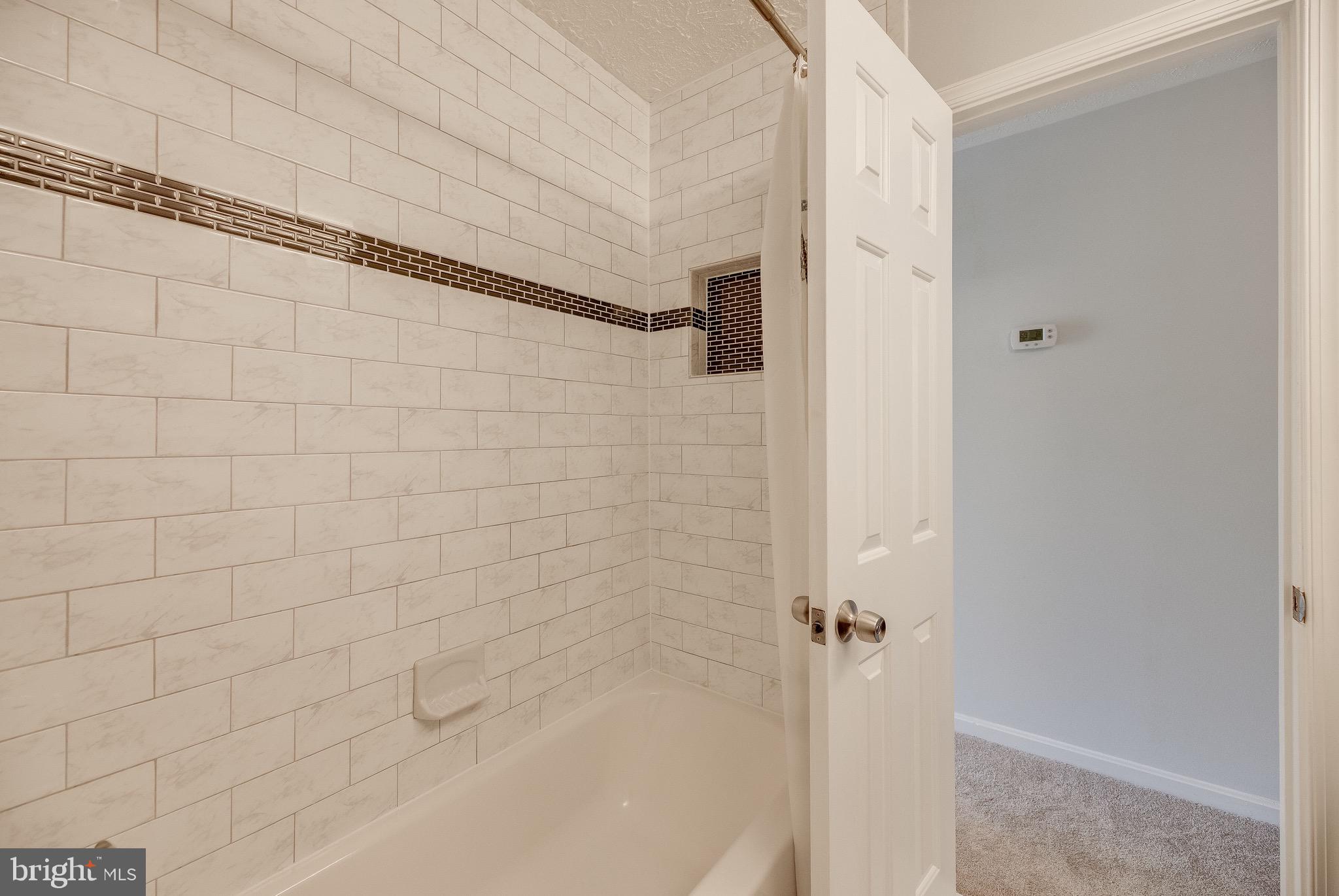 WOODED GLEN - Residential