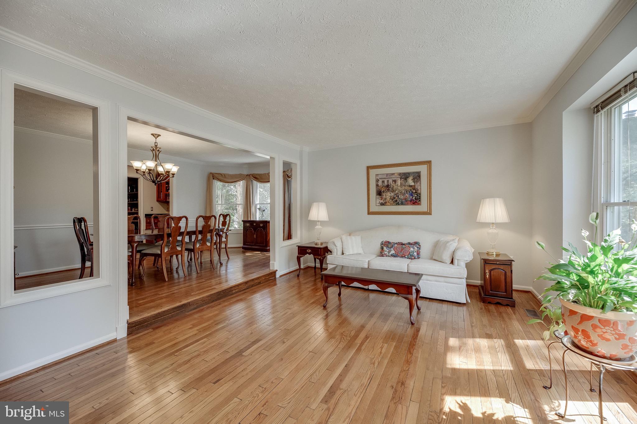 WOODED GLEN - Residential