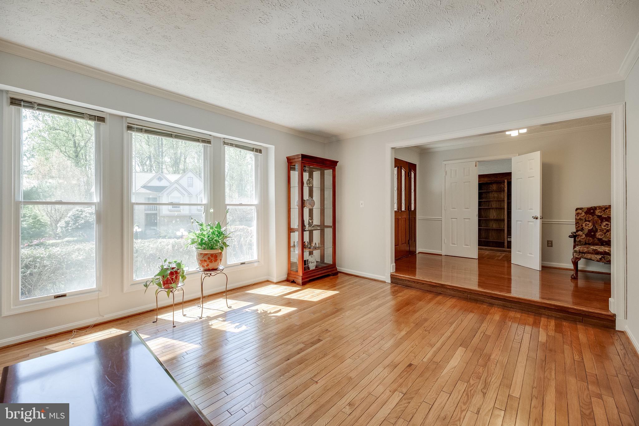 WOODED GLEN - Residential